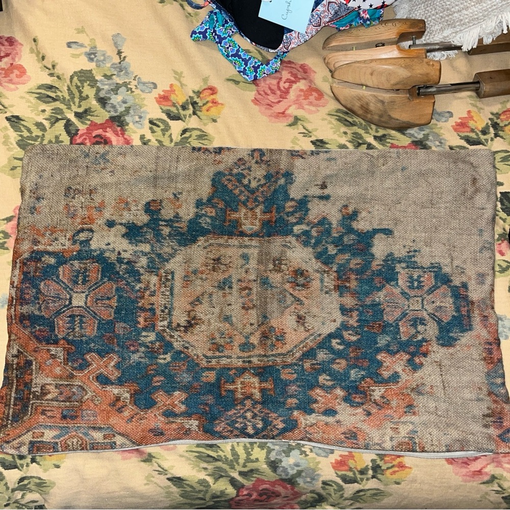 Pottery Barn Blue and Rust Medallion rug print Accent 16”x26”  pillow Cover